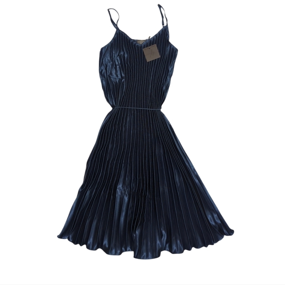 Flaw NWT Dress Forum Pleated Satin Cocktail Dress Size S